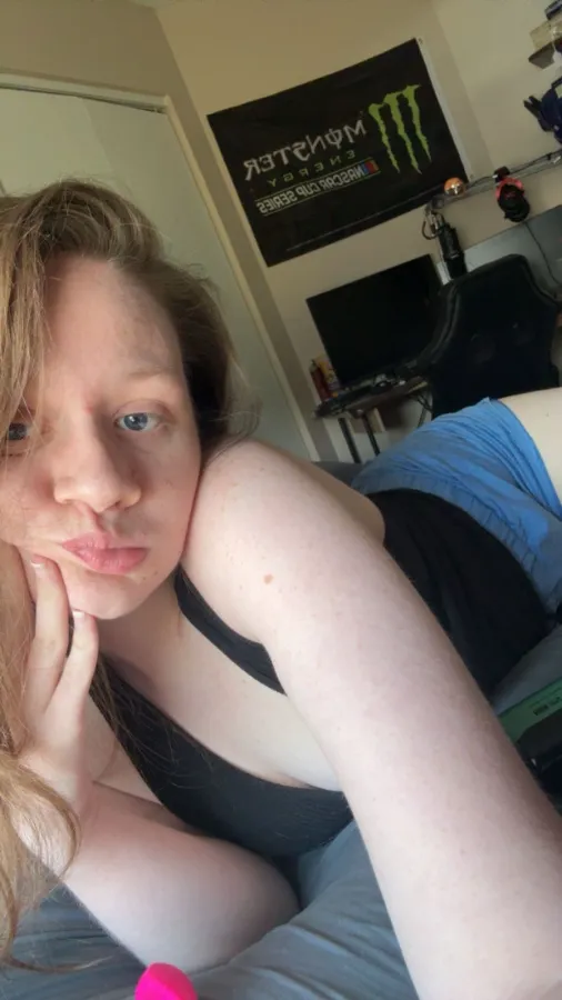 Background picture of bratty girl 😘