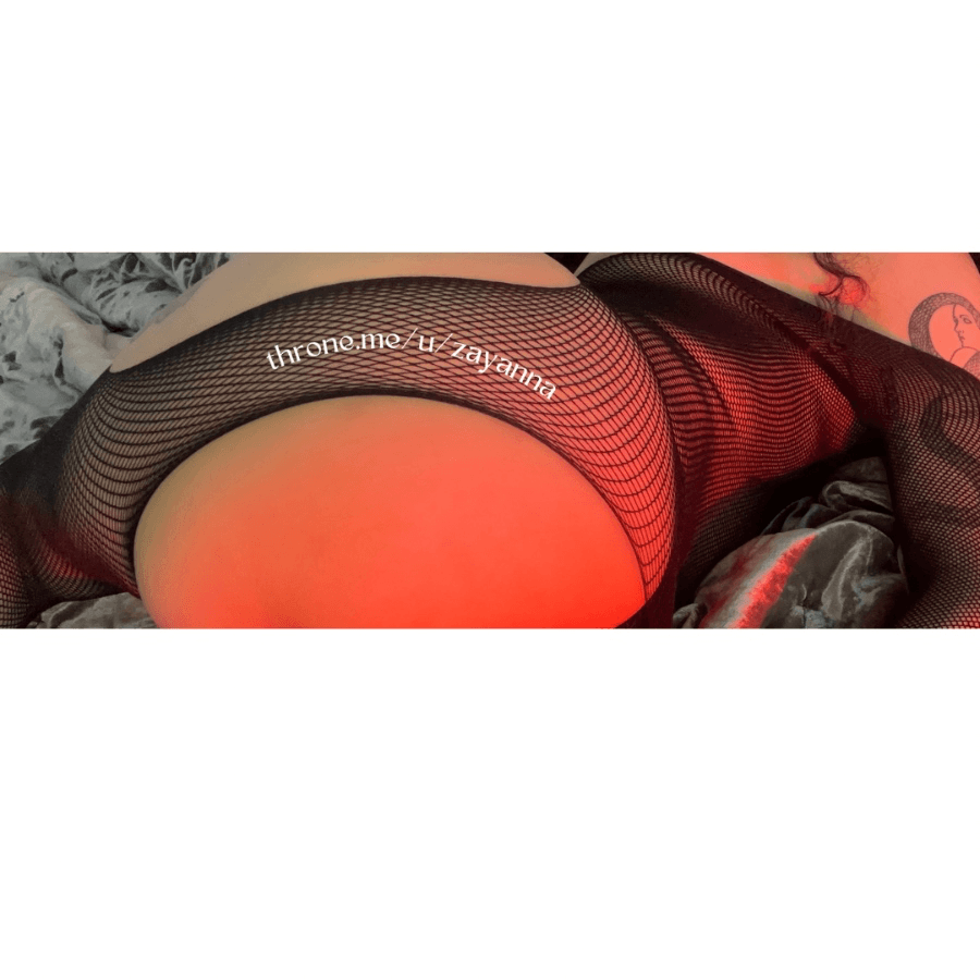 Background picture of Zayanna